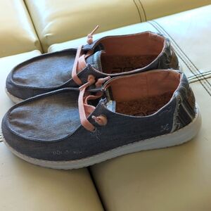 Hey Dude light gray and pink